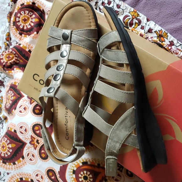 Comfortiva Kalista Anthracite strappy Sandal SZ.8.5 Gold Metallic Leather EUC - Picture 2 of 10